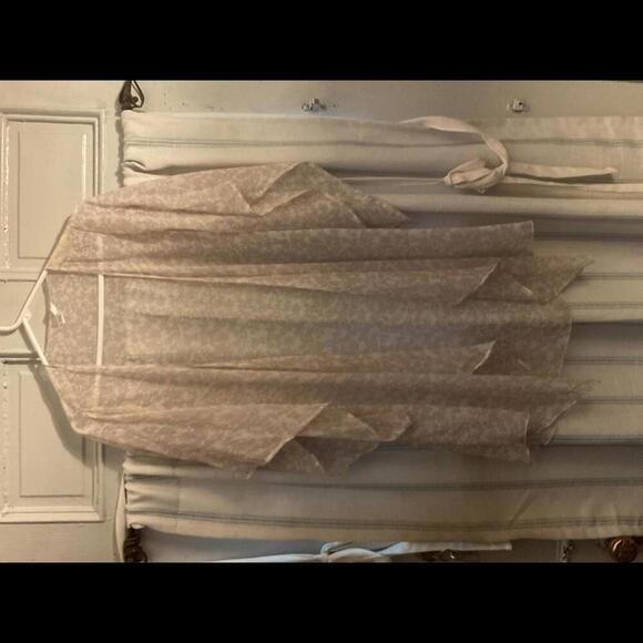 Lauren Conrad Pink and Cream Floral Kimono M-XL - Picture 2 of 7